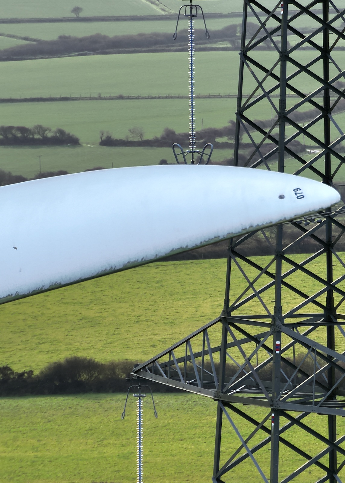 Wind Turbine Inspections - UK - Zoom and Thermal Camera - Fault finding - AI Reporting